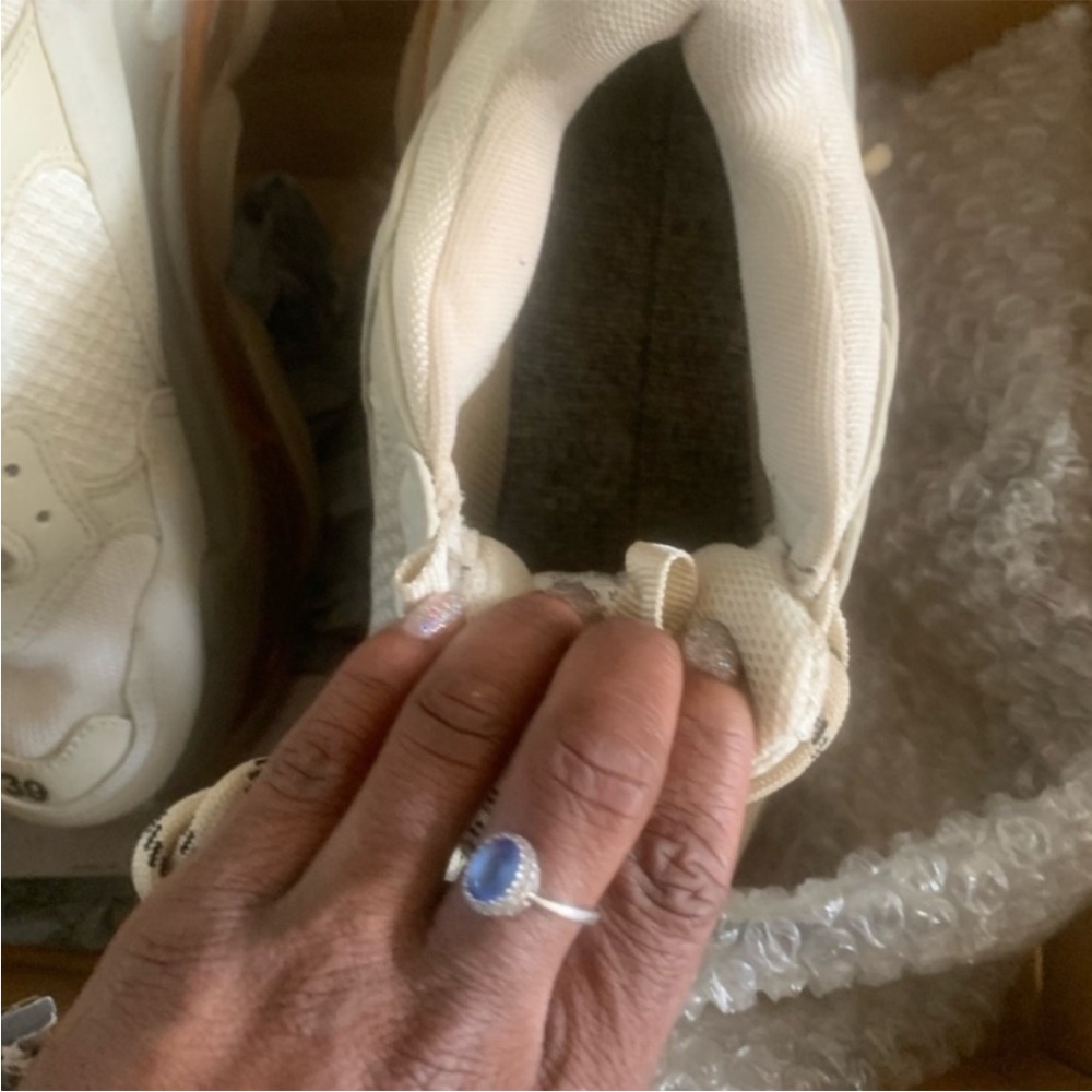 Balenciaga Cream Sneakers with Chunky Sole and Low-Top Design - Picture 3 of 3